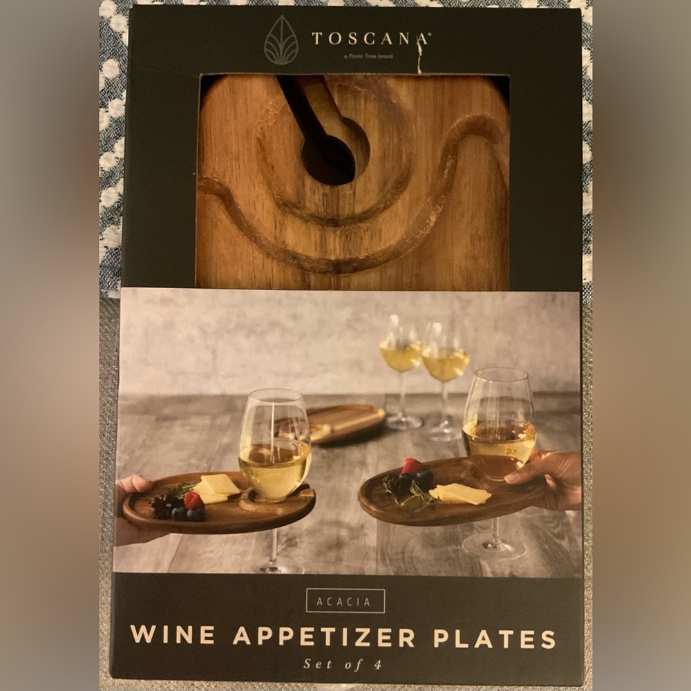 Acacia Wine Appetizer Plates Set of 4. NEW IN BOX!